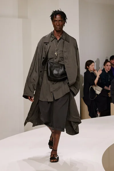 Look 32